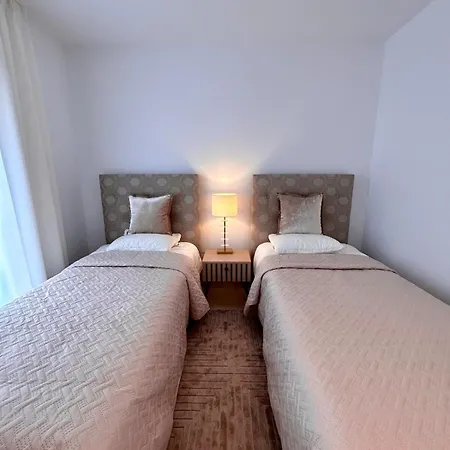 Stunning Sea View Penthouse شقة *