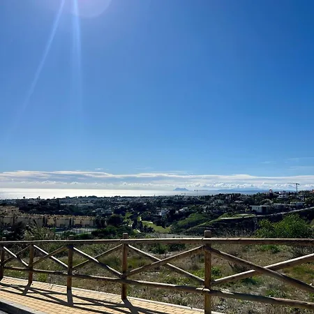 Stunning Sea View Penthouse * إِستيبونا