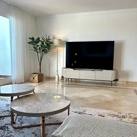 Stunning Sea View Penthouse شقة